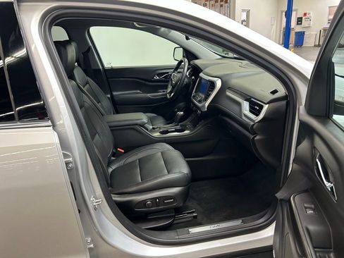 Used 2018 GMC Acadia SLT FWD image 16