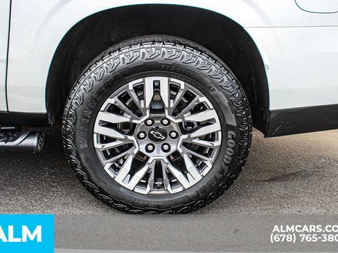Used 2025 Chevrolet Suburban Z71 AWD/4WD image 15