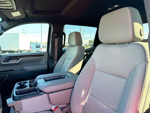 Used 2025 GMC Sierra 1500 SLE image 8