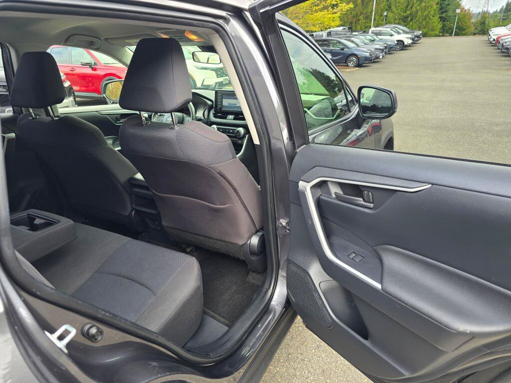Used 2019 Toyota RAV4 LE w/ Carpet Mat Package AWD/4WD image 13