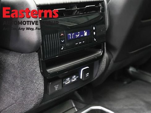 Used 2024 Jeep Wagoneer Series III w/ Premium Group I AWD/4WD image 26