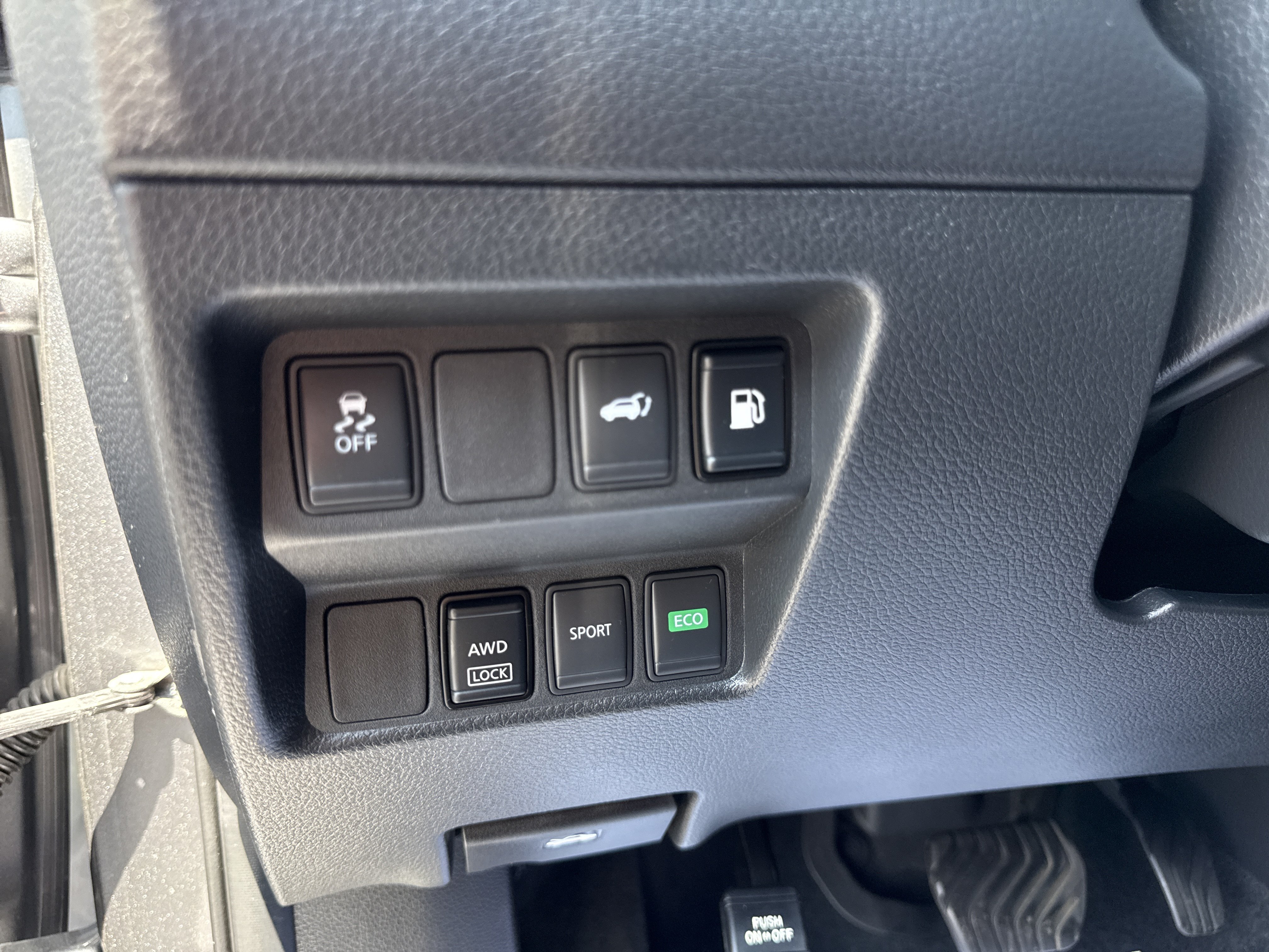Used 2018 Nissan Rogue SV AWD/4WD image 5