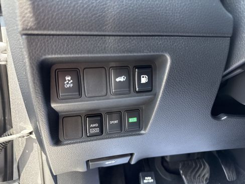 Used 2018 Nissan Rogue SV AWD/4WD image 5