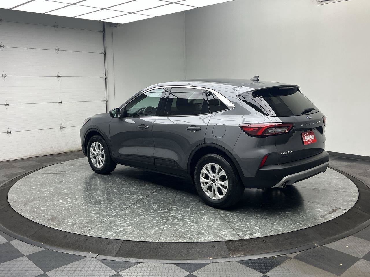Used 2023 Ford Escape Active w/ Tech Pack #1 AWD/4WD image 2