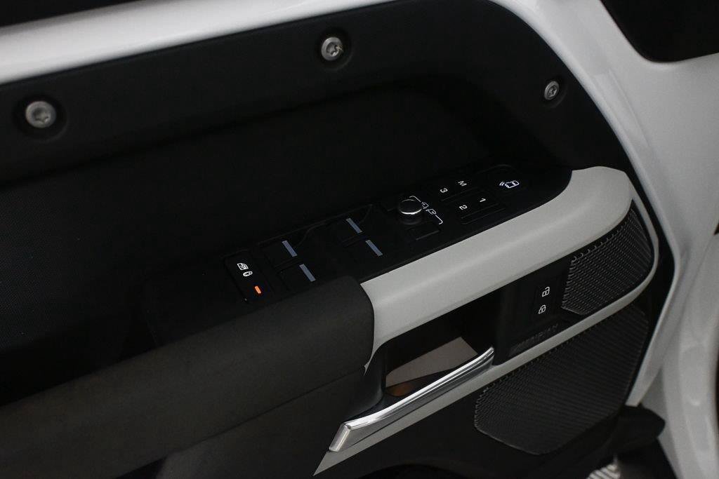 Used 2023 Land Rover Defender 110 X-Dynamic SE AWD/4WD image 8