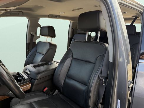 Used 2020 Chevrolet Suburban Premier image 10