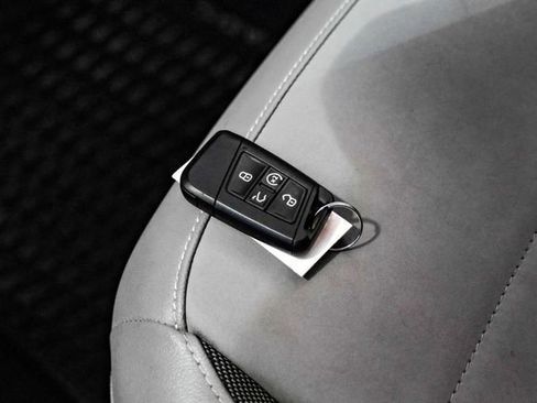 Used 2023 Volkswagen Taos SE w/ Panoramic Sunroof Package image 52