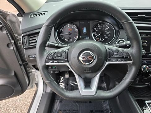 Used 2017 Nissan Rogue SV AWD/4WD image 26