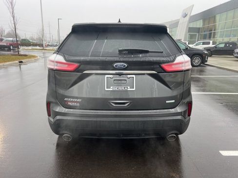 Used 2020 Ford Edge SE image 6