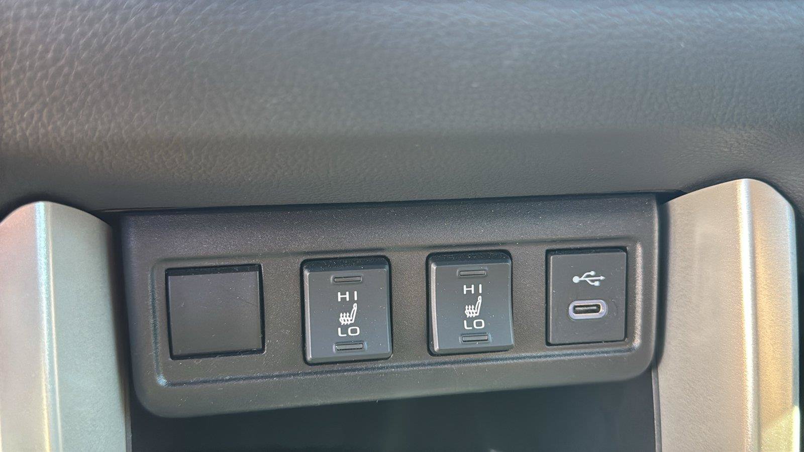 Used 2025 Toyota Corolla Cross XLE w/ Convenience Package FWD image 23