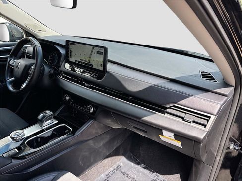Used 2025 Mitsubishi Outlander SE FWD image 30