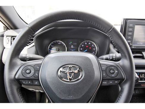 Used 2022 Toyota RAV4 SE image 9