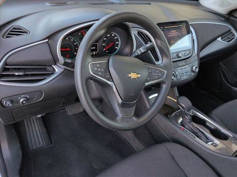 Used 2025 Chevrolet Malibu LT image 9