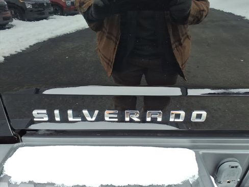 Used 2015 Chevrolet Silverado 2500 High Country w/ Duramax Plus Package image 8