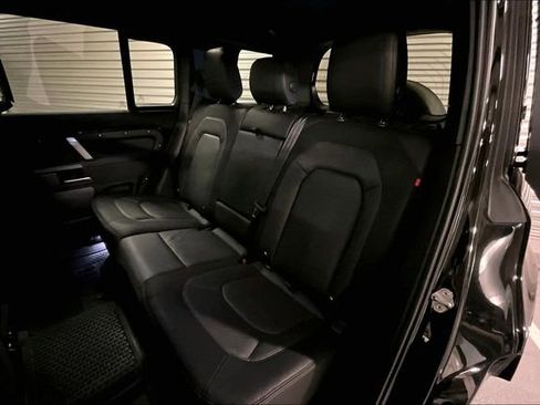 Certified 2023 Land Rover Defender 110 X-Dynamic SE image 17