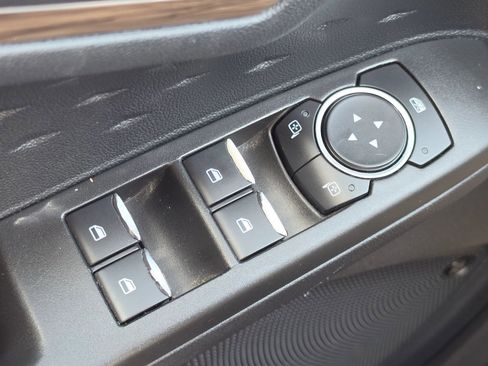 Used 2020 Ford Escape Titanium image 16