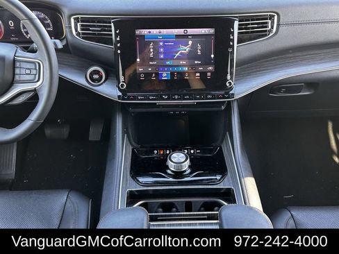 Used 2024 Jeep Wagoneer Series II w/ Flexible Seating Group image 15