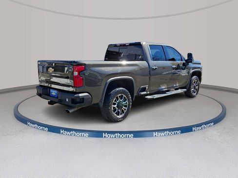 Used 2022 Chevrolet Silverado 2500 High Country w/ Safety Package II image 6