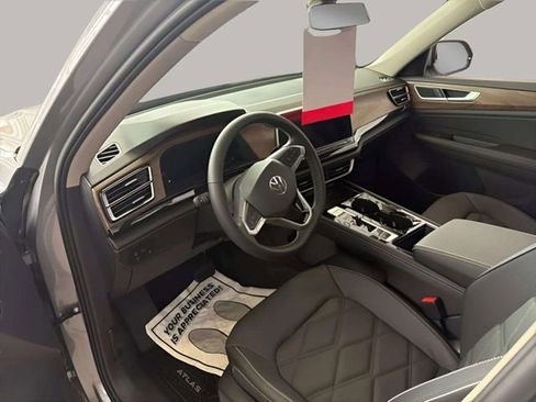 New 2026 Volkswagen Atlas SE image 8