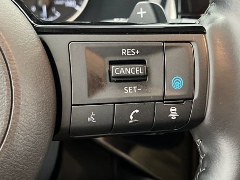 Used 2025 Nissan Pathfinder SL FWD image 51