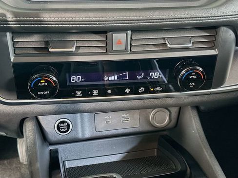 Used 2023 Nissan Rogue SV image 19