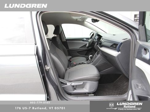 Used 2024 Volkswagen Taos SE AWD/4WD image 9