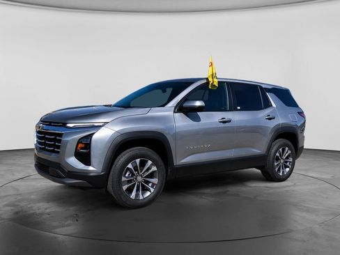 Used 2025 Chevrolet Equinox LT FWD image 4
