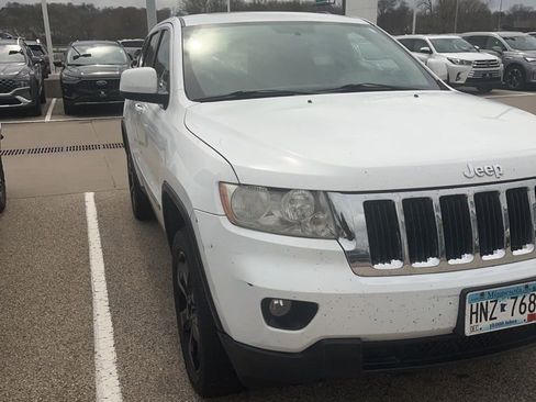 Used 2013 Jeep Grand Cherokee Laredo image 2