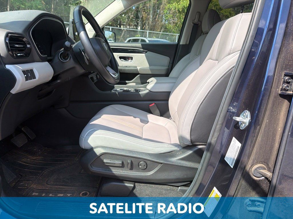 Used 2025 Honda Pilot Touring image 9