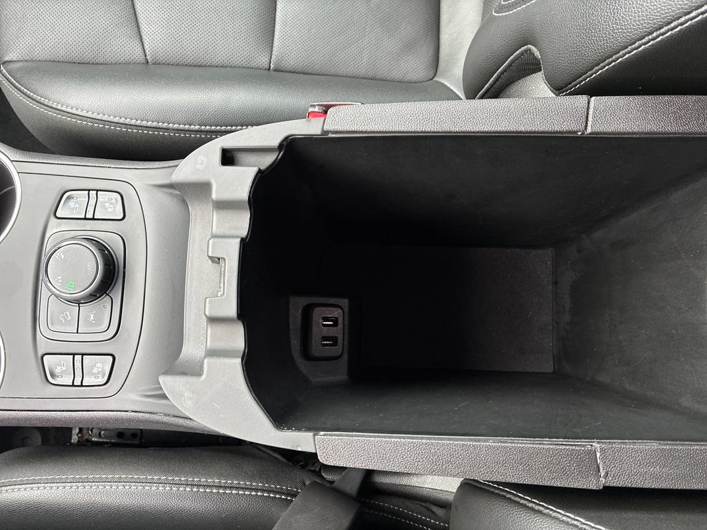 Used 2024 GMC Terrain SLT AWD/4WD image 20