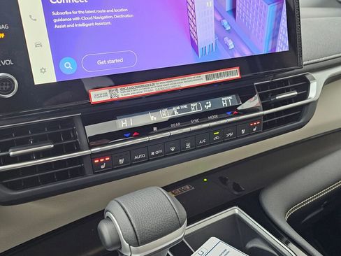 New 2025 Toyota Sienna Platinum image 19