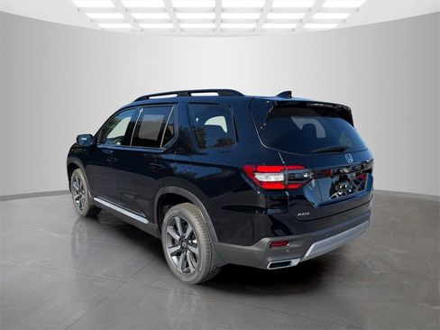 New 2025 Honda Pilot Touring image 4