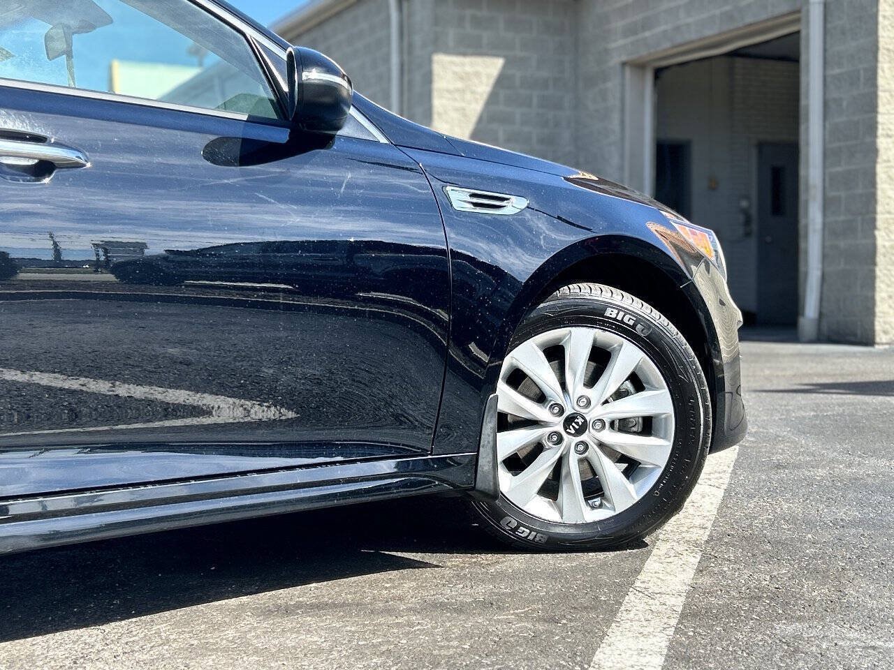 Used 2018 Kia Optima LX w/ Convenience Package FWD image 3