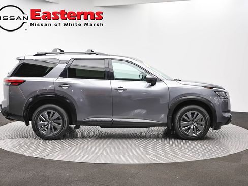 Used 2022 Nissan Pathfinder SV AWD/4WD image 4