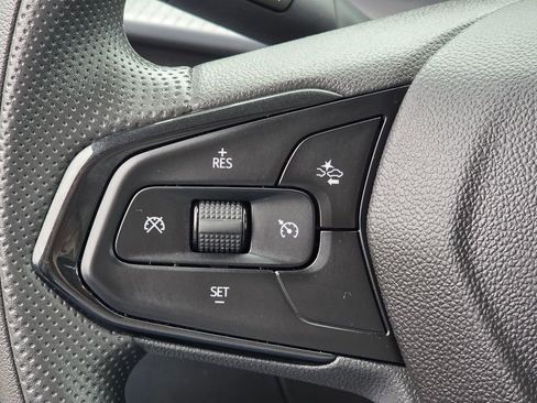 Used 2025 Chevrolet Trax LS image 17