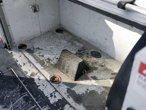 Used 2012 Ford F550 2WD Regular Cab Super Duty w/ PWR Equipment Group image 9