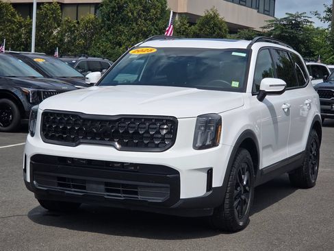 Used 2025 Kia Telluride AWD image 7