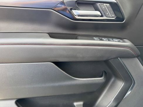 Certified 2025 Chevrolet Suburban RST image 18