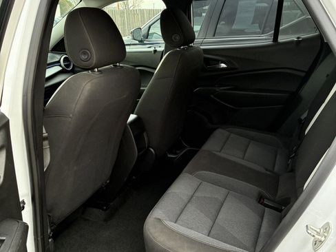 Used 2024 Chevrolet Trax LS w/ LS Convenience Package image 7