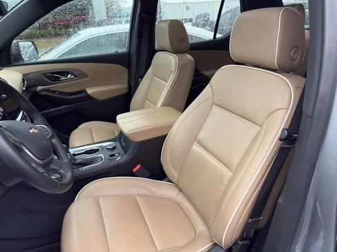 Used 2023 Chevrolet Traverse Premier image 23
