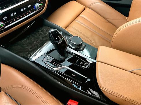 Used 2023 BMW 530i w/ Premium Package RWD image 14