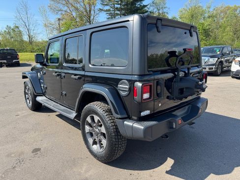 Used 2020 Jeep Wrangler Unlimited Sahara AWD/4WD image 3