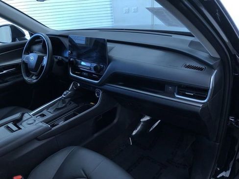 Used 2025 Toyota Grand Highlander AWD image 26