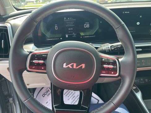 Used 2025 Kia Sorento EX w/ Panoramic Sunroof Package FWD image 17
