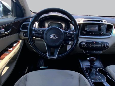Used 2016 Kia Sorento FWD w/ LX Convenience Package image 6