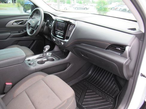 Used 2021 Chevrolet Traverse LS FWD image 11