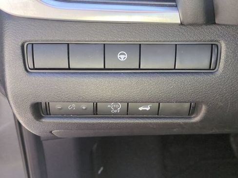 Used 2025 Nissan Rogue SV AWD/4WD image 16