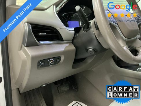 Used 2021 Chevrolet Traverse Premier FWD image 19