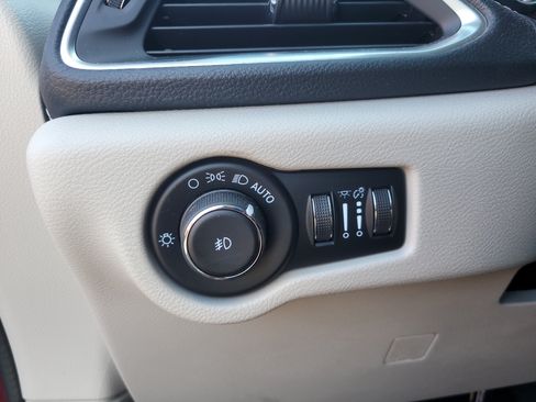 Used 2022 Chrysler Pacifica Limited FWD image 30