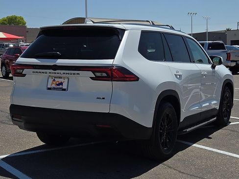New 2026 Toyota Grand Highlander FWD image 4